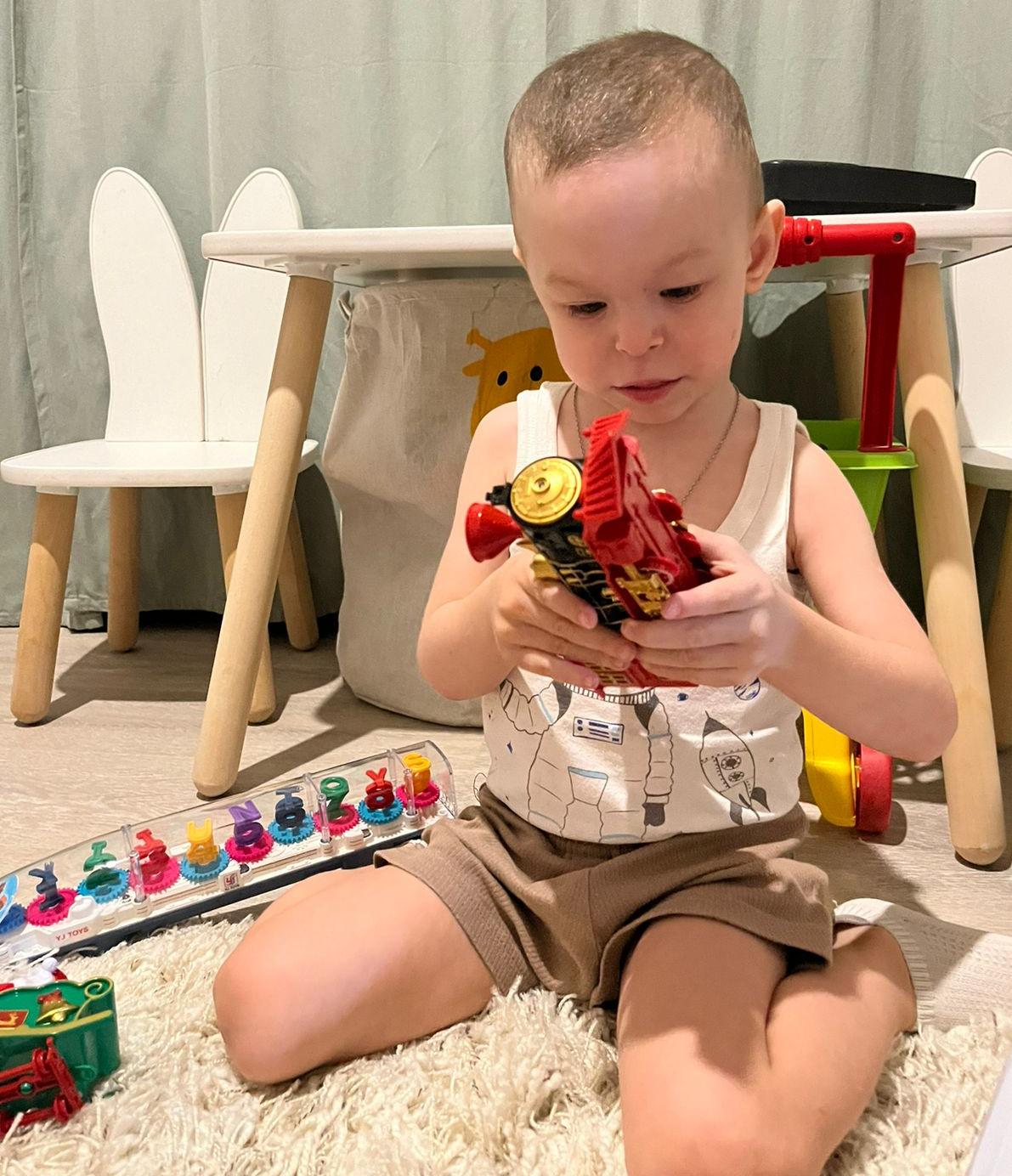 «Елка желаний»: Заместитель руководителя Южного управления Росприроднадзора Константин Сомик исполнил мечту трехлетнего Мирона из Краснодара