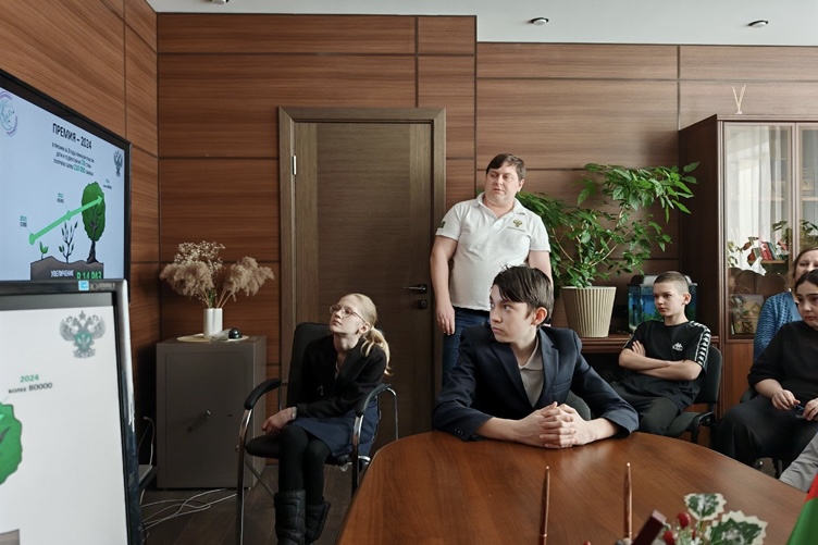 Сотрудники Службы и Центра лабораторного анализа встретились с юными тверичанами на профориентационном занятии