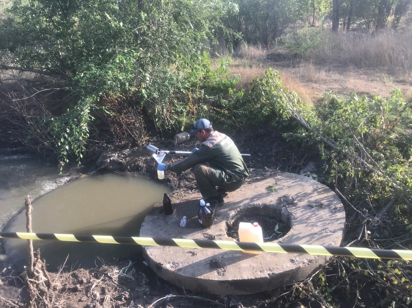 Росприроднадзор принимает меры по фактам излива канализационных сточных вод вблизи ЖК «Шоколад» в Волгограде