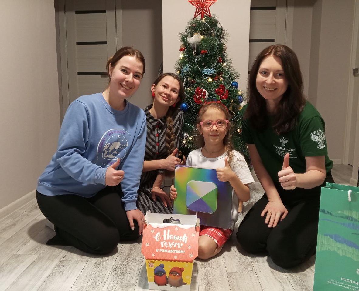 В Воронеже Молодежный совет Центрально-Черноземного Управления Росприроднадзора в рамках ежегодной акции «Ёлка желаний» исполнил мечту 6 летней Василисы 