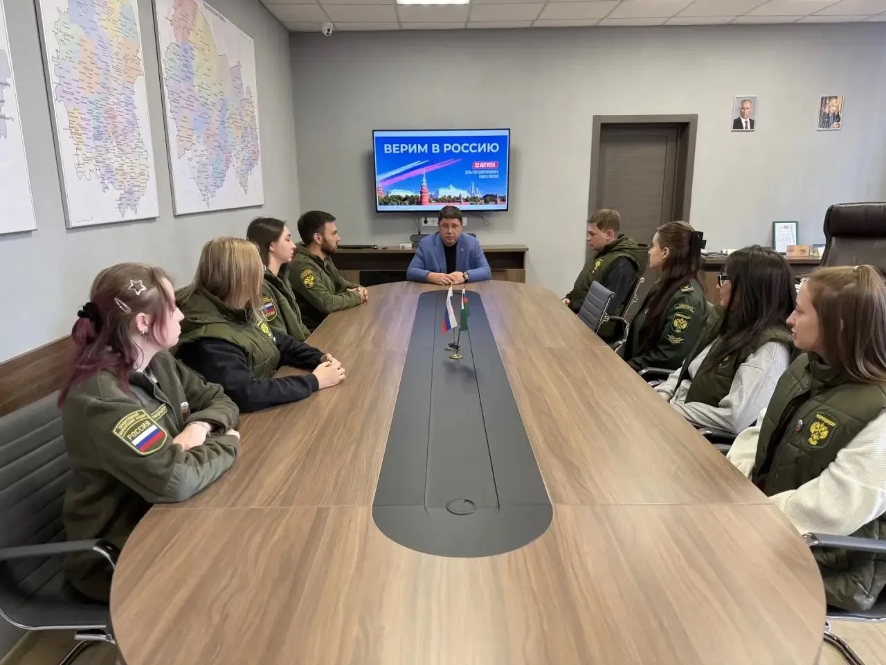 В Сибирском межрегиональном управлении Росприроднадзора прошли мероприятия ко Дню Государственного флага Российской Федерации