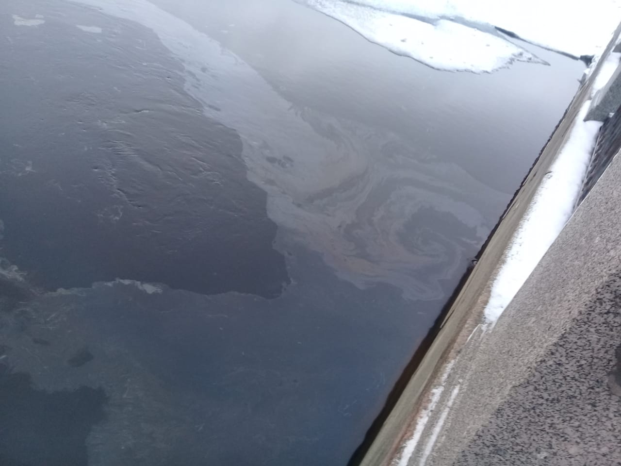 Суд оставил в силе постановление о назначении административного наказания ПАО «ТГК-1» за загрязнение Невы нефтепродуктами 