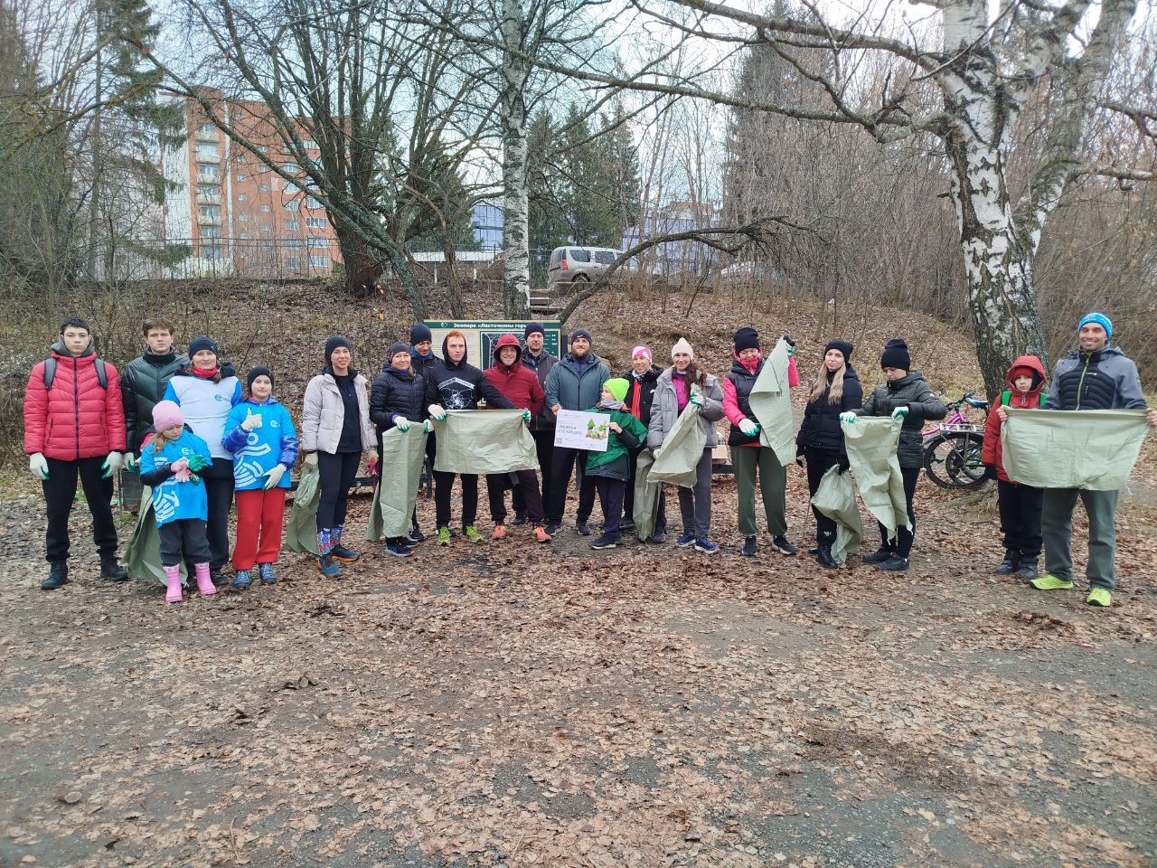 Эко-спорт объединяет! Сотрудники Росприроднадзора приняли участие в плоггинг-забеге в поддержку премии «Экология – дело каждого»