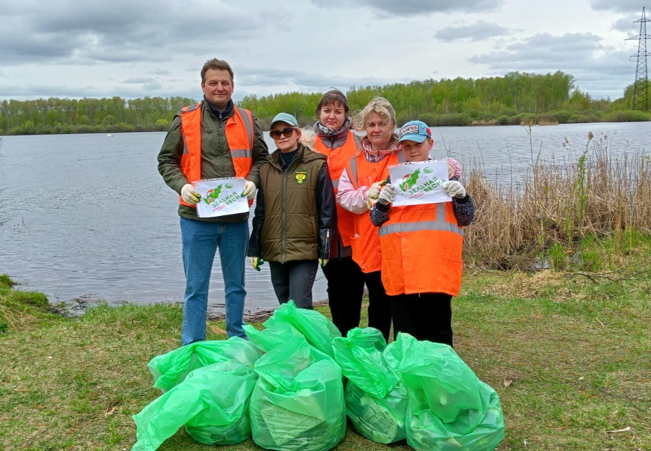 Сотрудники Росприроднадзора приняли участие в субботнике по расчистке озера Сортировочное в Нижнем Новгороде