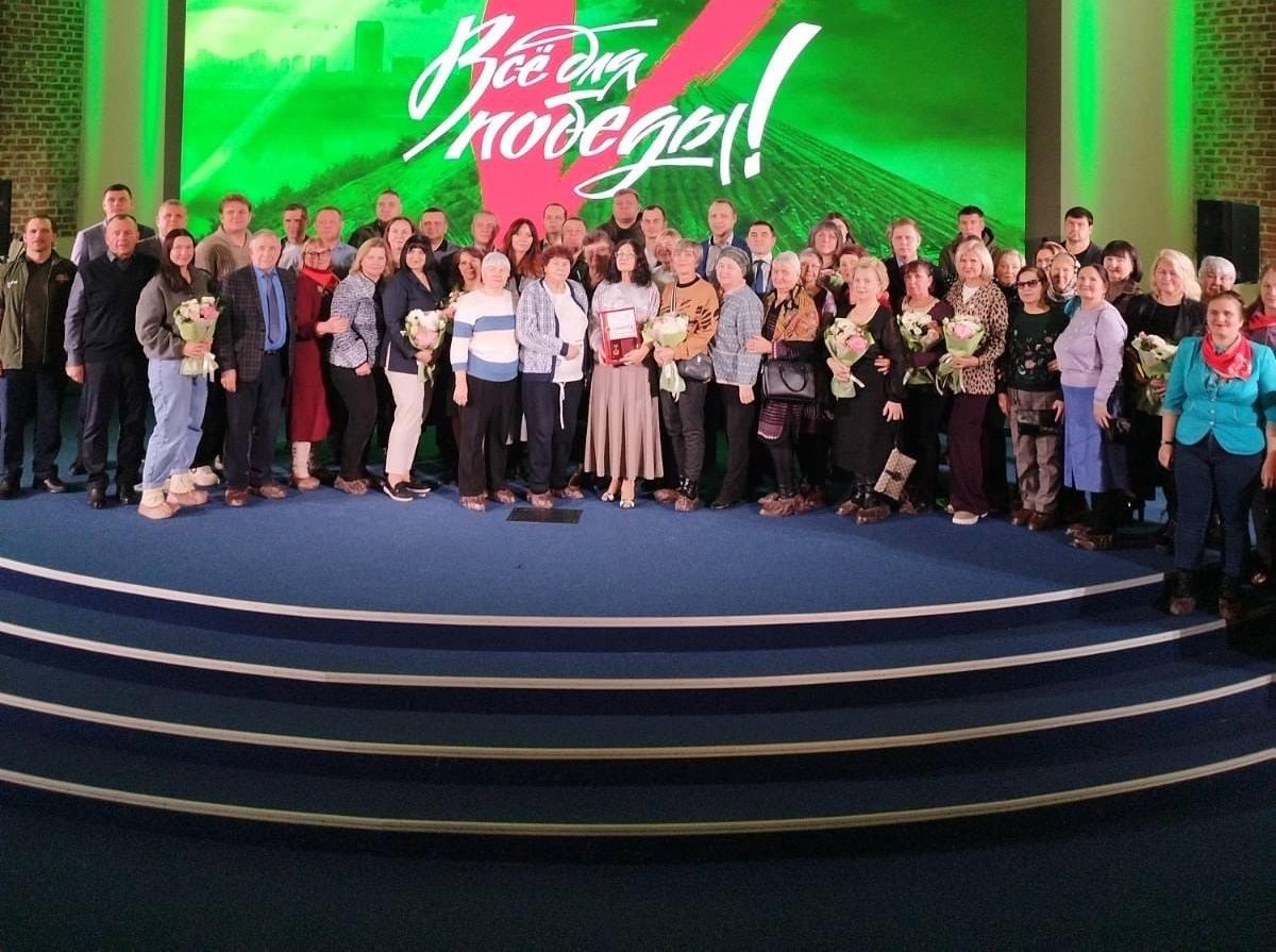 Сотрудники Северо-Уральского межрегионального управления Росприроднадзора приняли участие в торжественной церемонии вручения памятных нагрудных знаков «Народный фронт. Всё для Победы!»