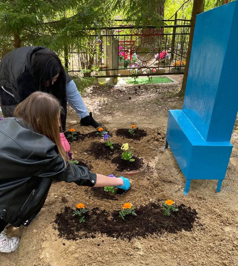 Сотрудники Росприроднадзора по СЗФО провели субботники у могил Неизвестного солдата
