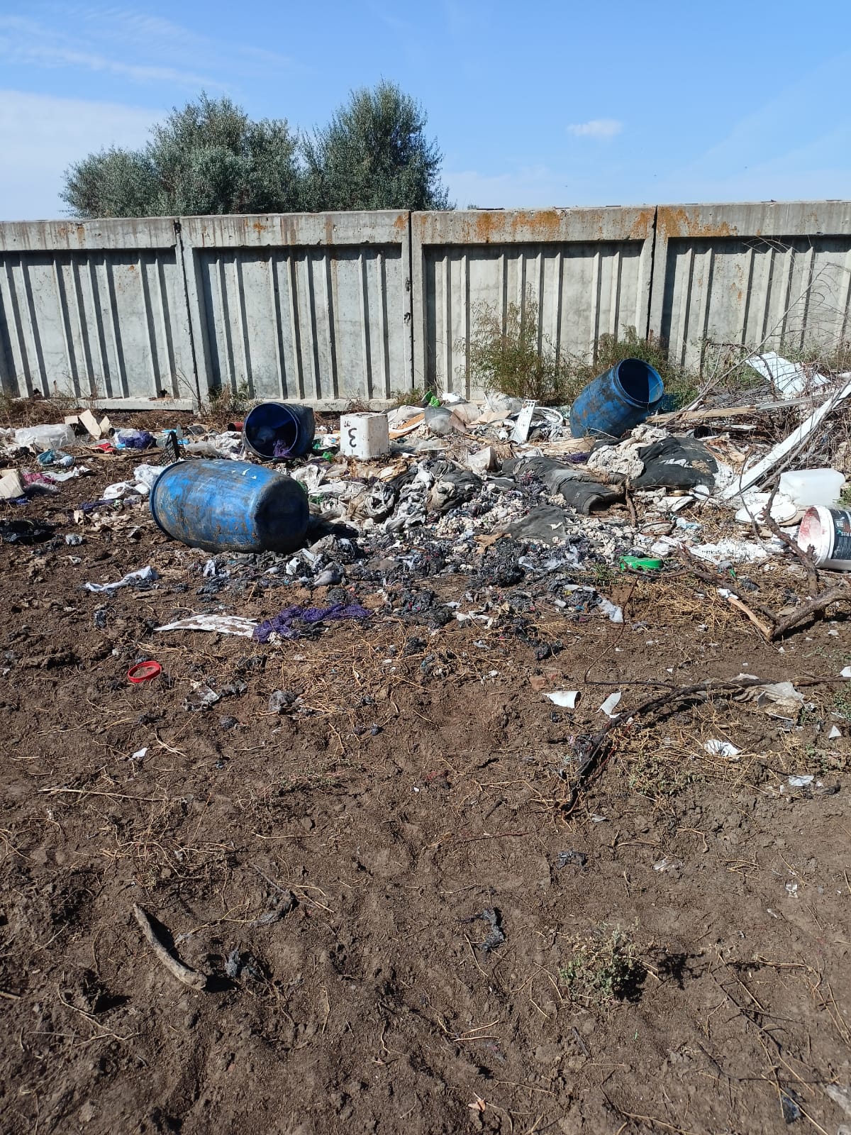 В Астраханской области cотрудники Росприроднадзора выявили несанкционированную свалку у ФКУ «Следственный изолятор №2 УФСИН России"