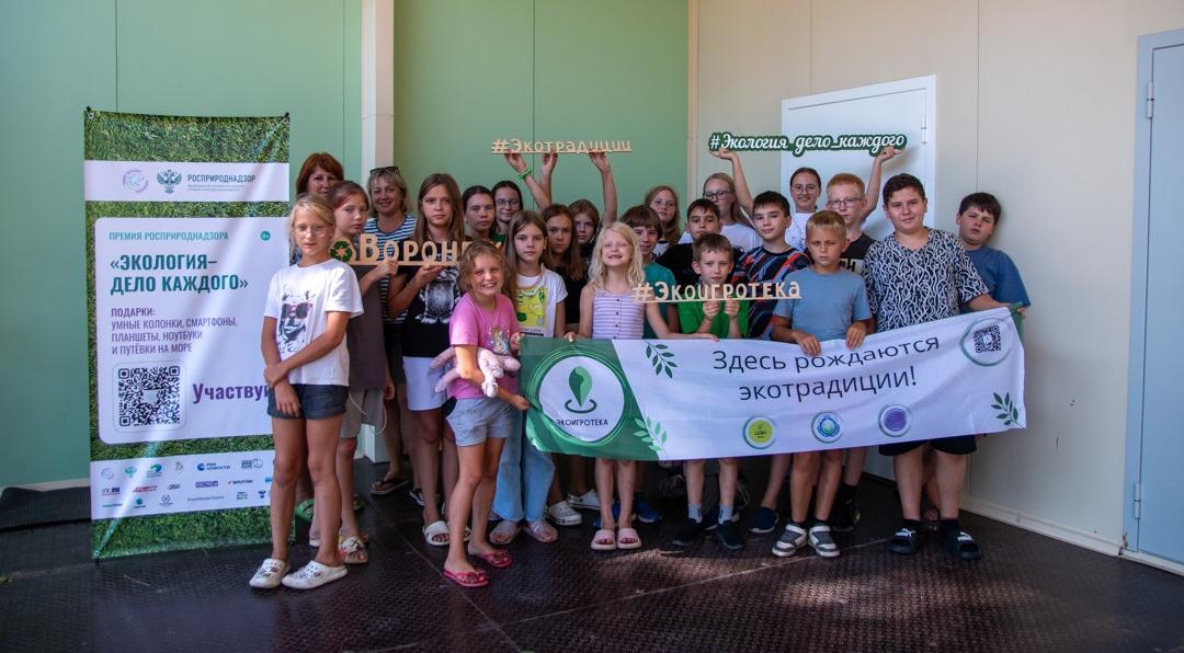 В поддержку премии «Экология – дело каждого» для отдыхающих детского лагеря «Маяк» в Воронеже организованы интерактивные площадки на экотематику