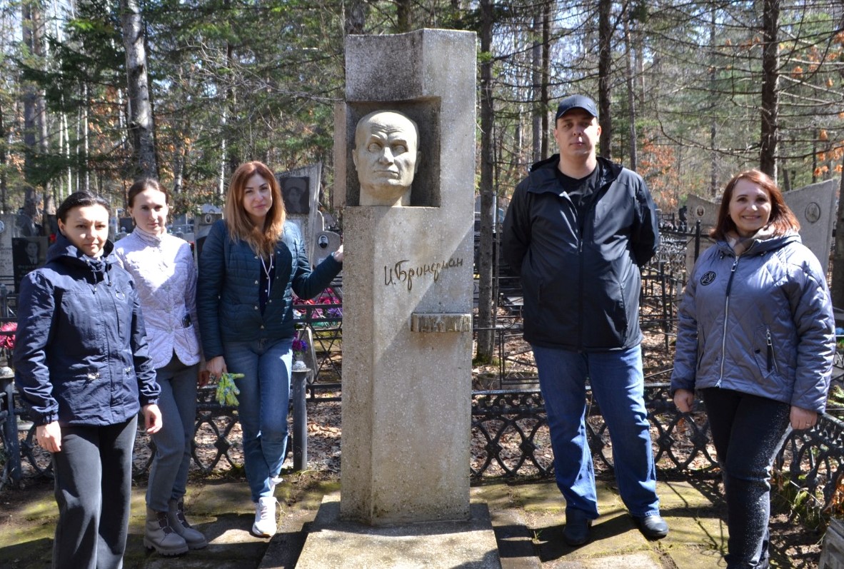 Приамурское межрегиональное управление Росприроднадзора приняло участие в благоустройстве воинского захоронения