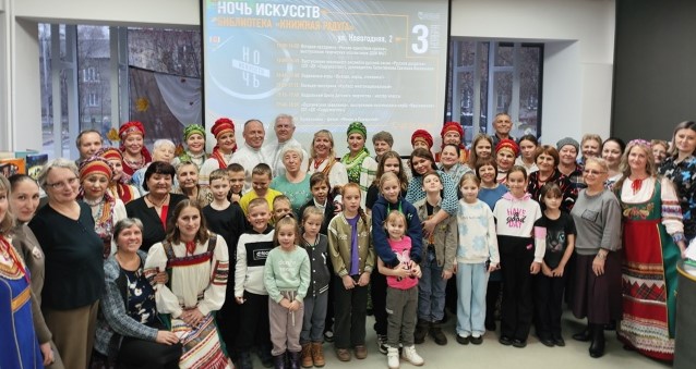 Сотрудники Управления вместе с детьми приняли участие во всероссийской акции «Ночь искусств», проходившей в библиотеке «Книжная радуга» в г.  Кемерово.