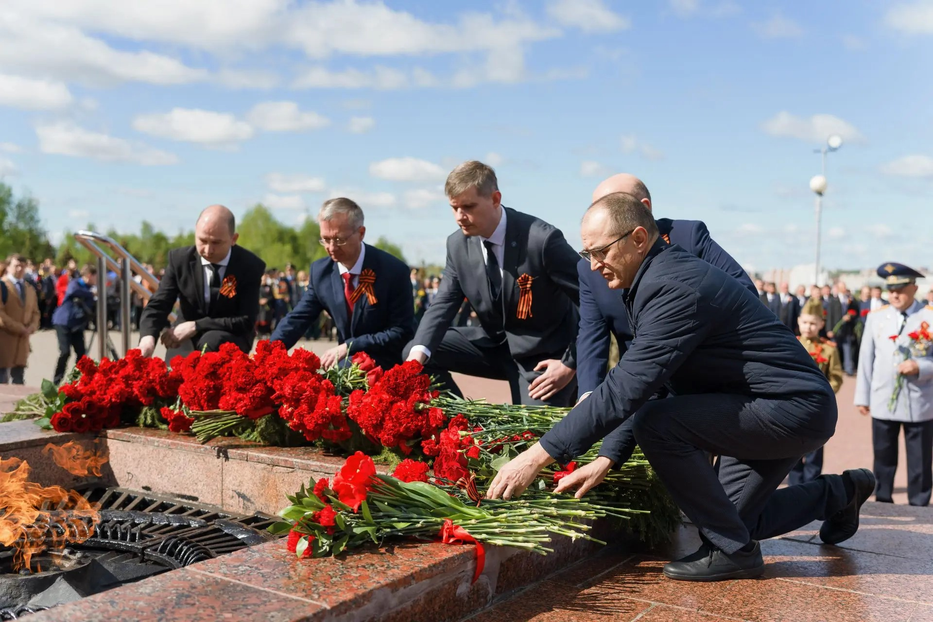 Сотрудники Волжско-Камского межрегионального управления Росприроднадзора приняли участие в возложении цветов