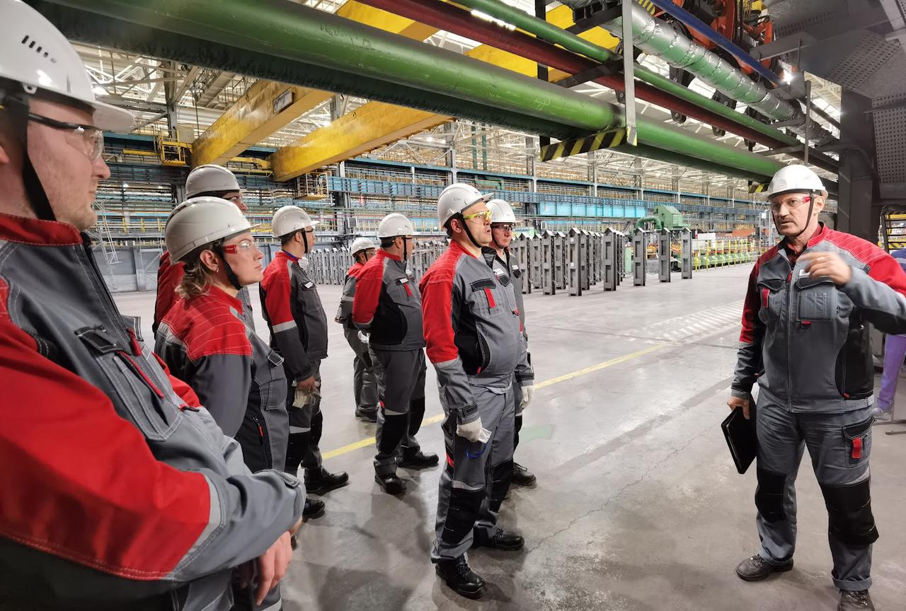 Руководитель Центрально-Черноземного управления Росприроднадзора Алексей Карякин провел рабочую встречу с управляющим директором ОЭМК им. А. А. Угарова Кириллом Черновым