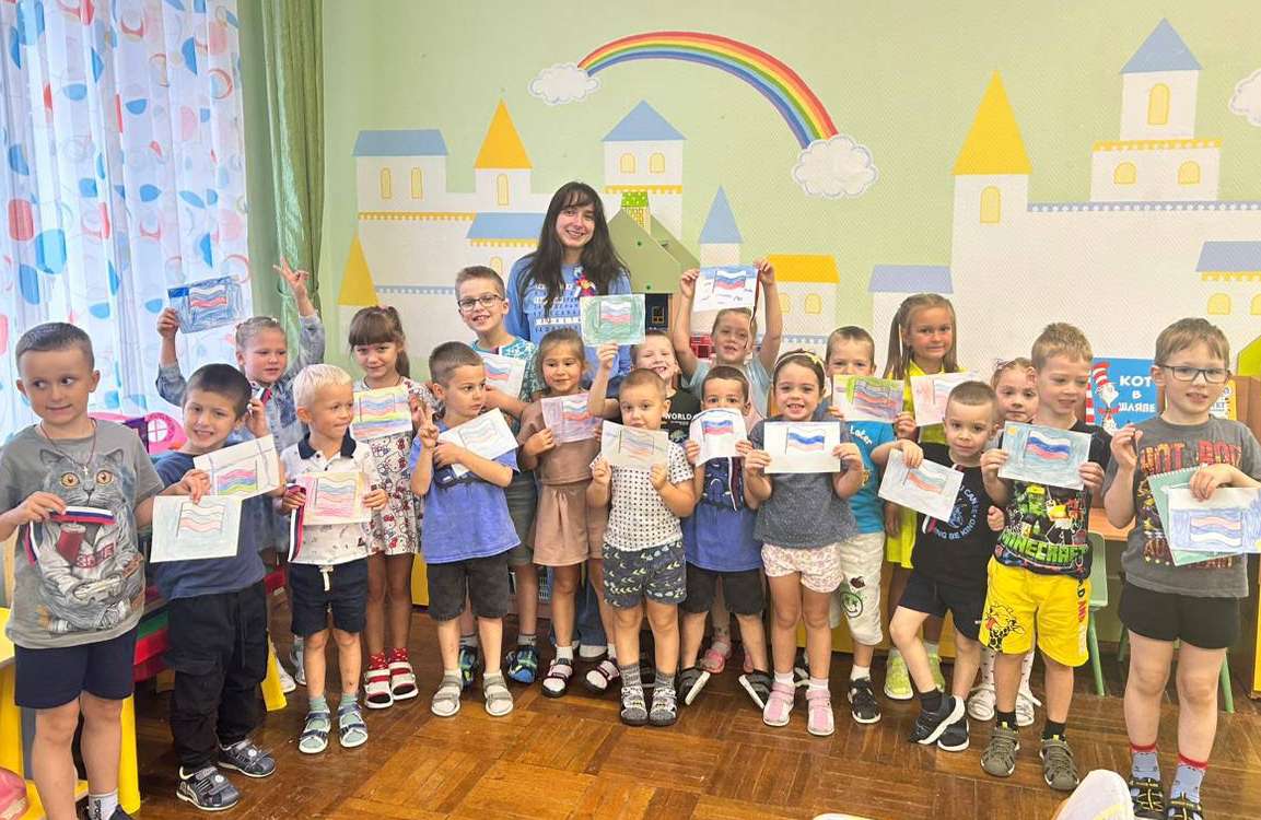 Сотрудники Балтийско-Арктического межрегионального управления Росприроднадзора познакомили юных мурманчан с историей российского триколора