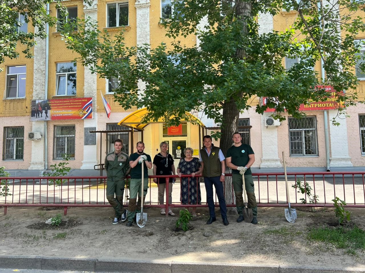 В Волгоградской области сотрудники Росприроднадзора вручили специальные призы второго сезона Международной детско-юношеской премии «Экология – дело каждого» 