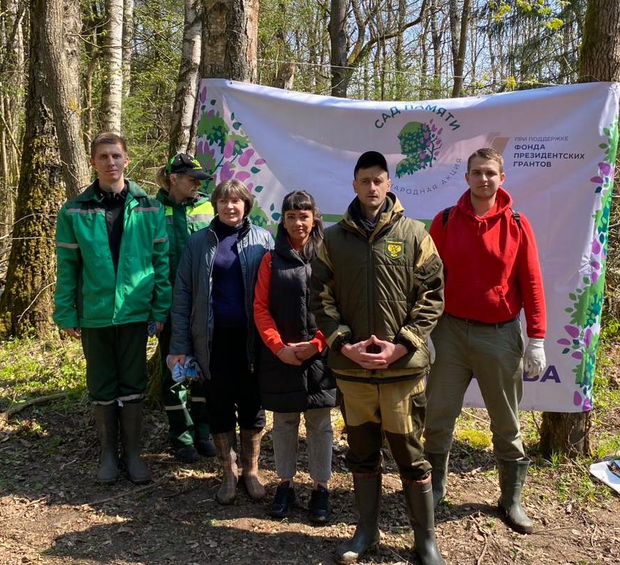 В Псковской и Калининградской областях сотрудники СЗМУ Росприроднадзора приняли участие в высадке «Сада памяти»