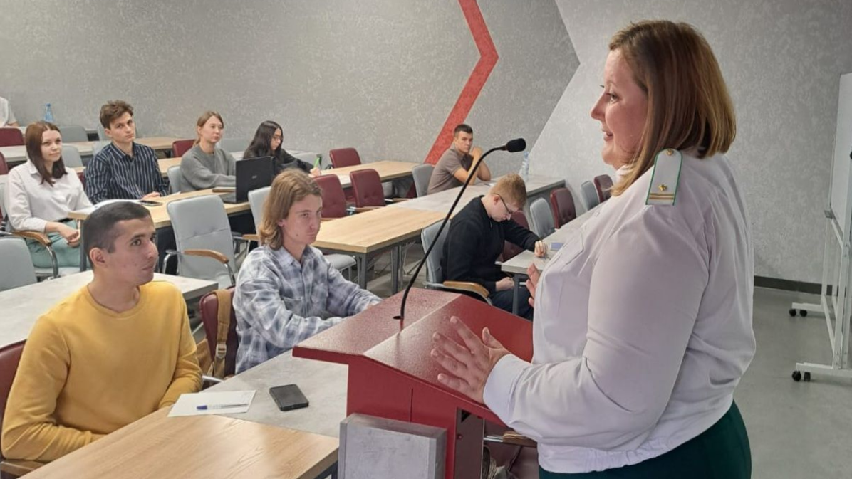 Студентам Алтайского филиала Российской академии народного хозяйства и государственной службы при Президенте РФ рассказали о деятельности Росприроднадзора и Международной детско-юношеской премии «Экология – дело каждого»  