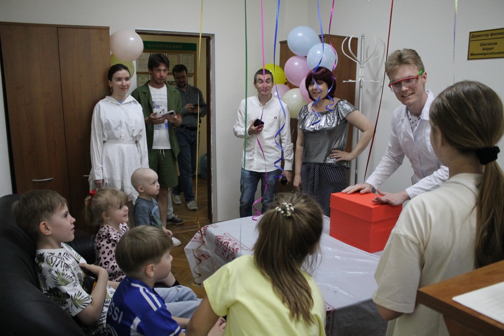 Приволжского - подарки.JPG