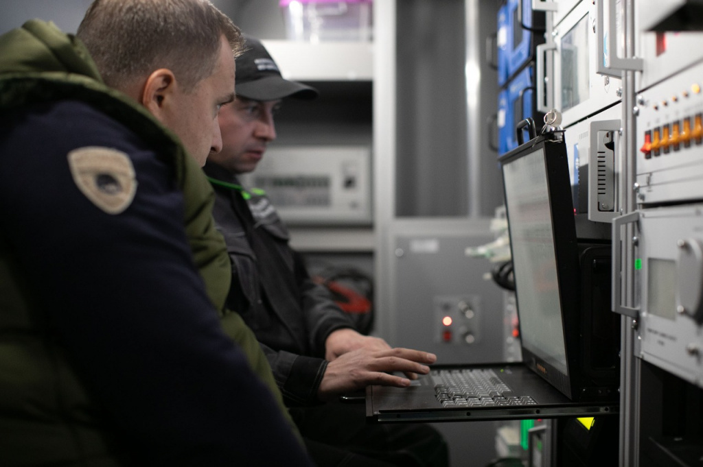 Операторы лаборатории.jpg Операторы лаборатории.jpg