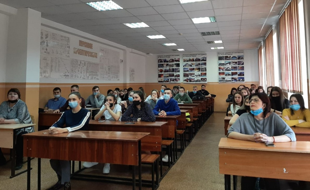 Студенты-2.jpeg Студенты-2.jpeg