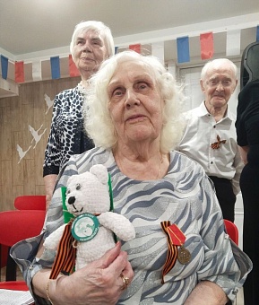 В Архангельске сотрудники Северного управления Росприродназора поздравили с Днем Победы пожилых людей и инвалидов в пансионате «Забота»