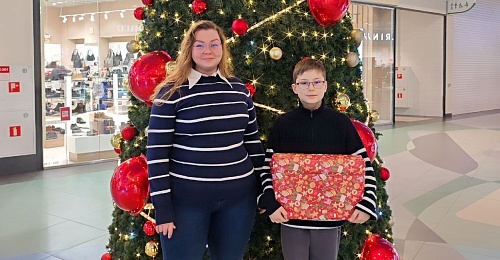 Сотрудники Новокузнецкого отдела государственного экологического надзора Южно-Сибирского межрегионального управления Росприроднадзора приняли участие во всероссийской благотворительной акции «Елка желаний».