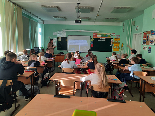 Инспекторы Росприроднадзора продолжают рассказывать школьникам г. Красноярска о Премии «Экология – дело каждого» 