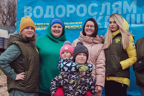 Сотрудники Росприроднадзора приняли участие в выпуске мальков в р. Волга