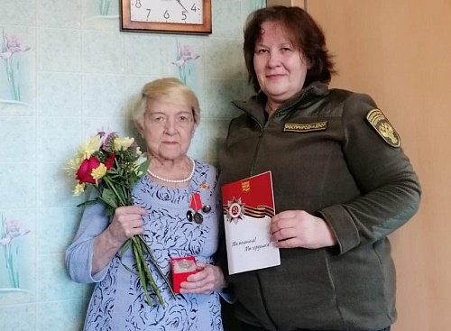 Сотрудники Северного межрегионального Управления Росприроднадзора в Архангельске поздравили с предстоящим Днем Победы Федорец Галину Федоровну