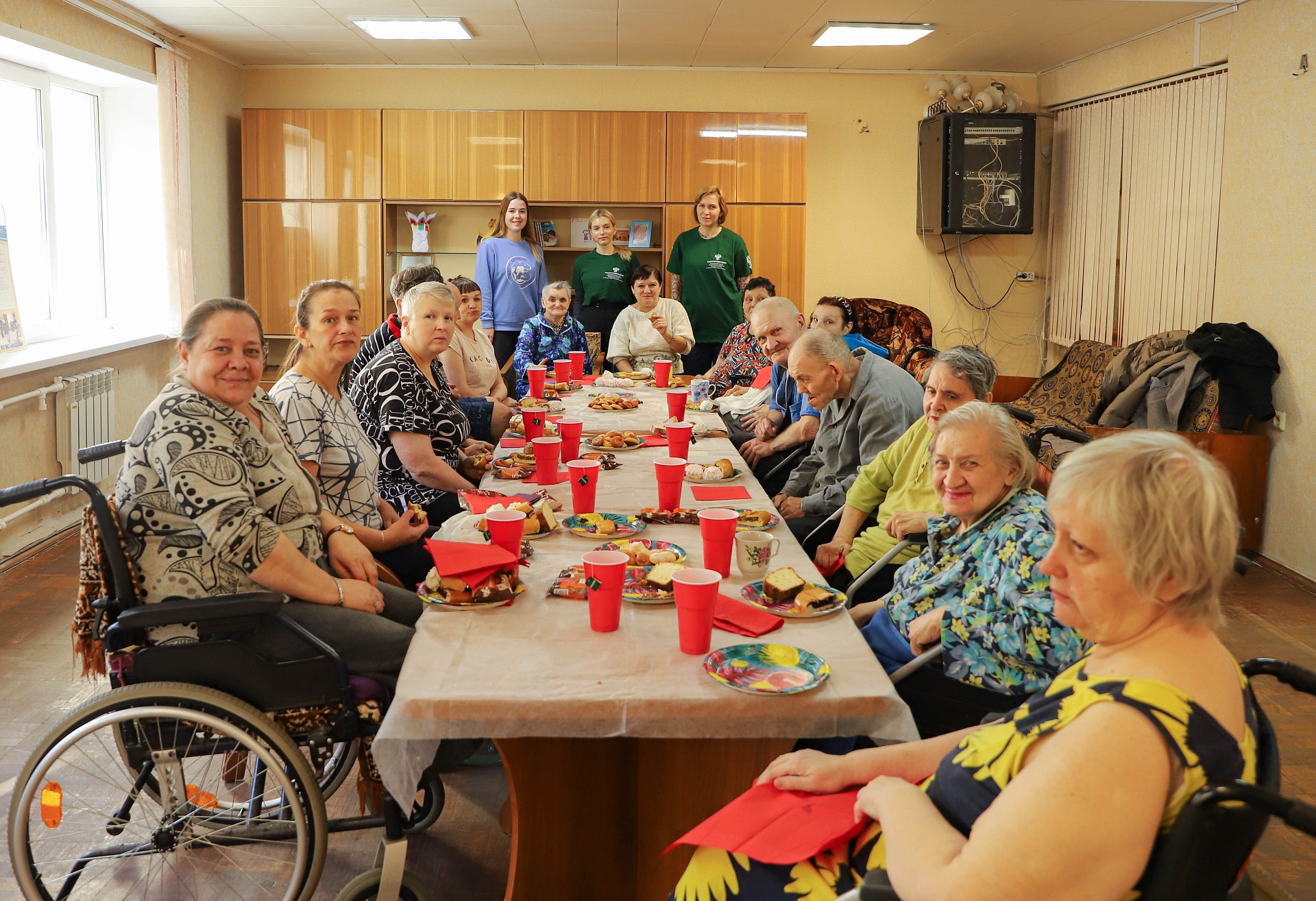 Молодежный совет Центрально-Черноземного управления Росприроднадзора поздравил подопечных Воронежского областного дома-интерната для престарелых и инвалидов с Днём пожилых людей