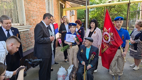 Роман Молдованов поздравил ветеранов Краснодара с наступающим Днем Победы