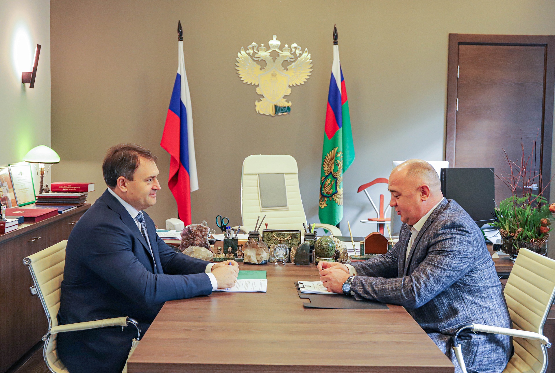 Руководитель Центрально-Черноземного управления Росприроднадзора Алексей Карякин и заместитель губернатора Белгородской области Сергей Довгалюк провели рабочую встречу