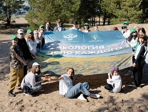 Школьники, сотрудники Росприроднадзора и фонда «Экология» сделали берег Финского залива чище