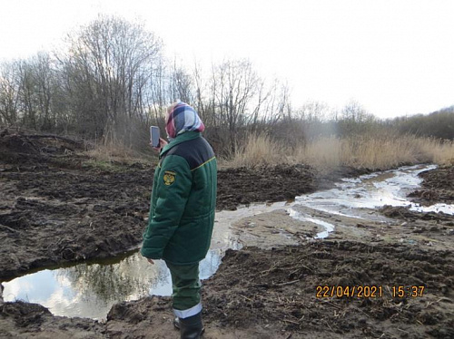 Росприроднадзор на основании поступившего сообщения, провел обследование территории в селе Большое село в Ярославской области по факту загрязнения почвы неочищенными канализационными стоками.