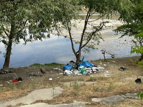 Сотрудники Росприроднадзора очистили от мусора водоохранную зону реки Нальчик