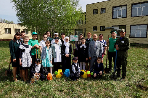 Инспекторы Росприроднадзора приняли участие в посадке деревьев в Сармановском районе Республики Татарстан