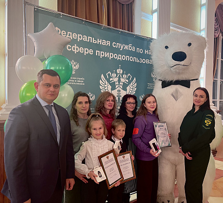 В Саратове наградили победительницу и участников Международной детско-юношеской премии «Экология-дело каждого»