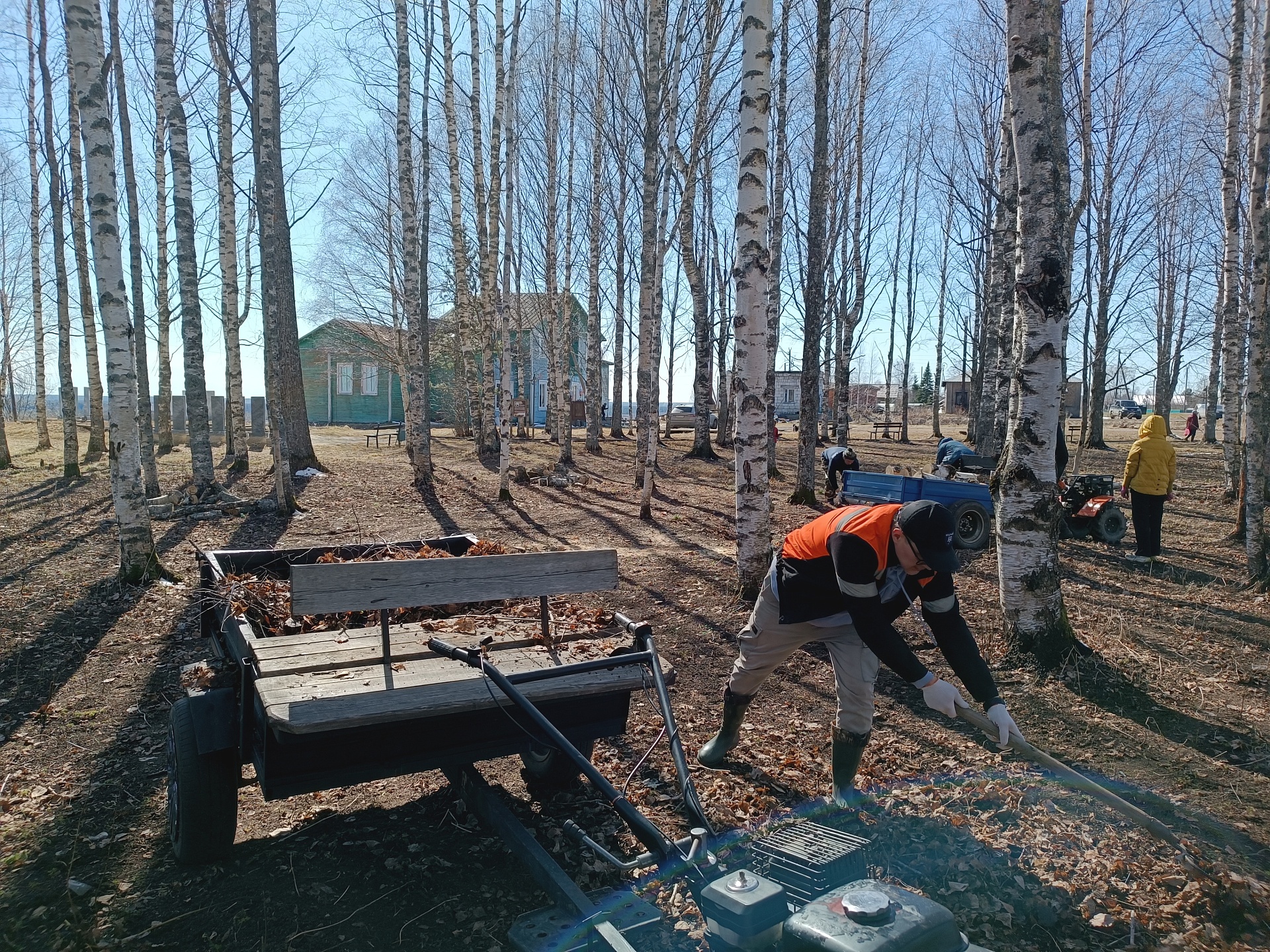 В преддверии Дня Победы сотрудники Росприроднадзора участвуют в подготовке к праздничным мероприятиям.