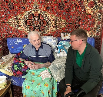 В Республике Башкортостан сотрудники Южно-Уральского управления Росприроднадзора поздравили ветерана войны с Днем Победы