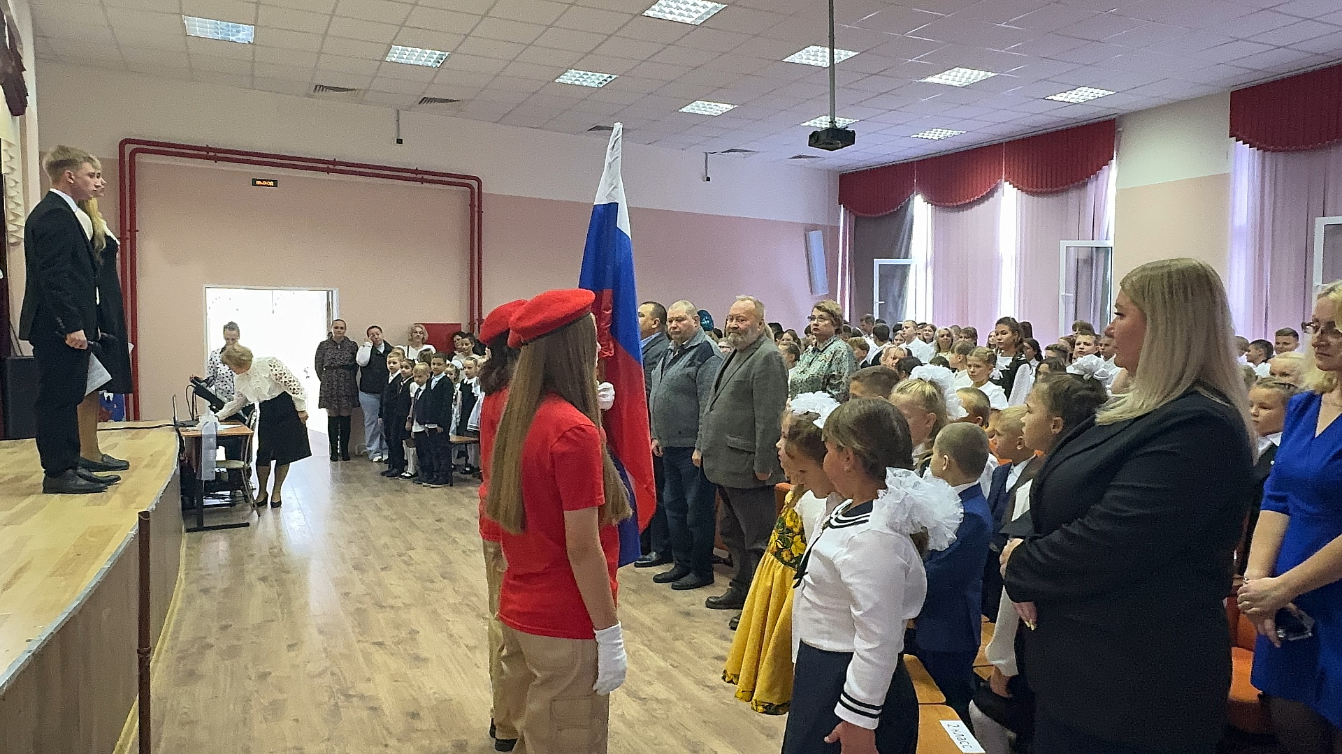 В День знаний СЗМУ Росприроднадзора поздравило школьников с Днём знаний