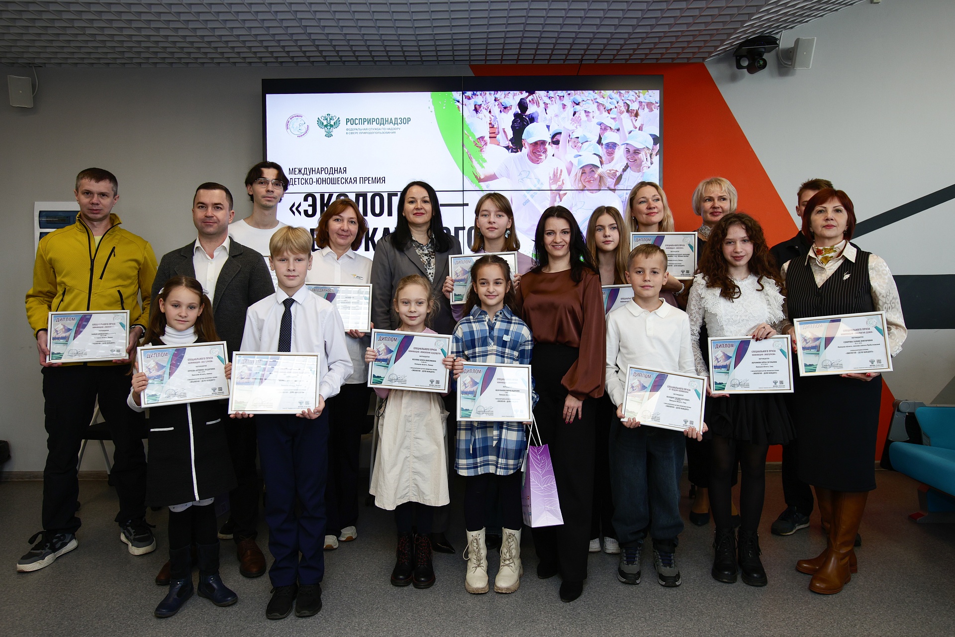 В Липецке наградили победителей и призеров V сезона Международной детско-юношеской премии «Экология – дело каждого»