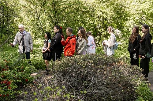 СЗМУ Росприроднадзора организовало экскурсию в Ботанический сад Лесотехнического университета