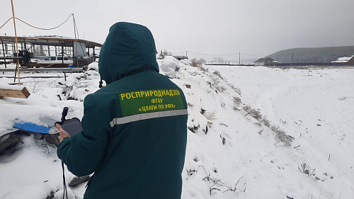 В Свердловской области инспекторы Росприроднадзора обнаружили несанкционированную свалку 