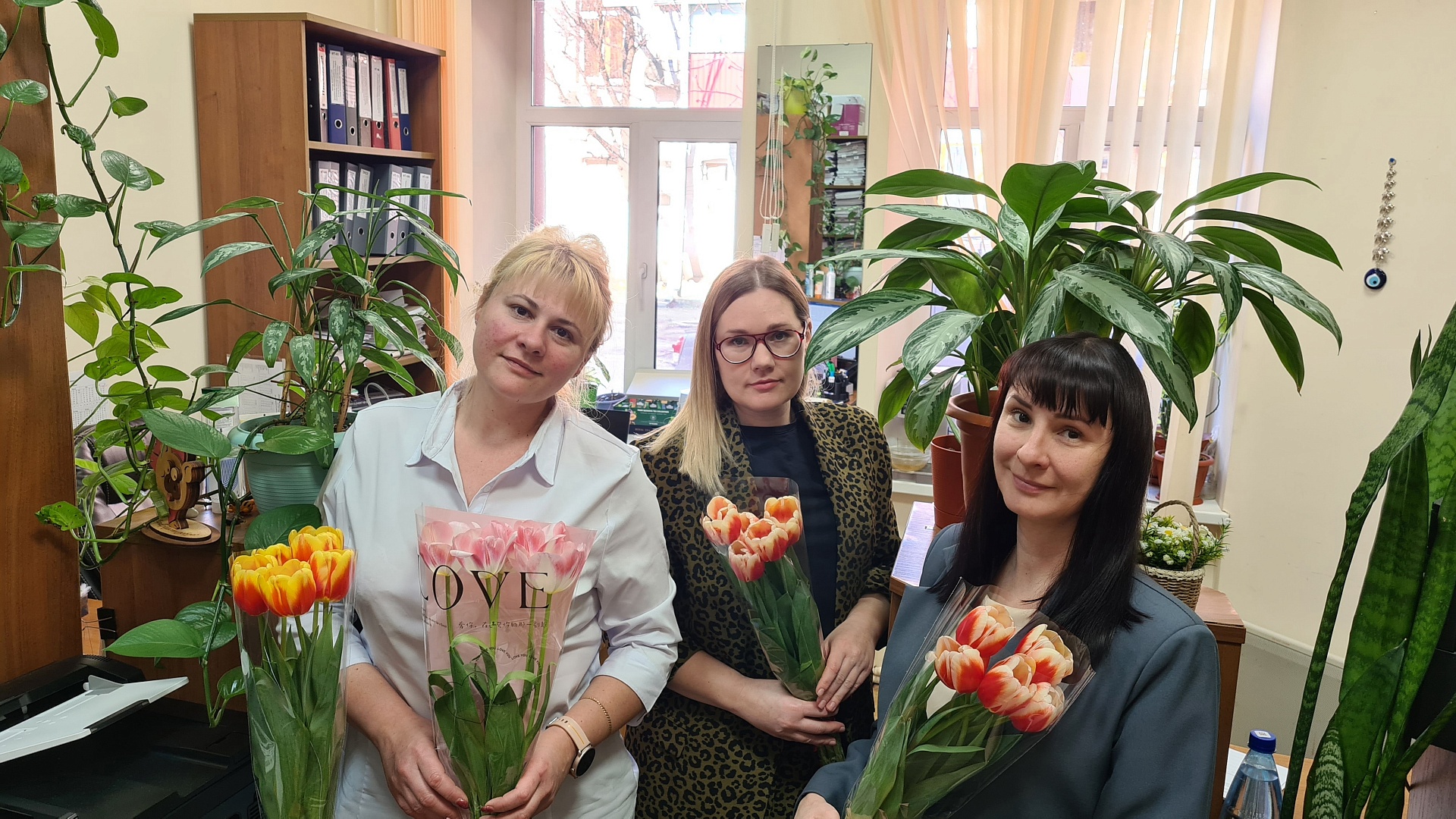 В Южном управлении Росприроднадзора поздравили сотрудниц с наступающим Международным женским днем