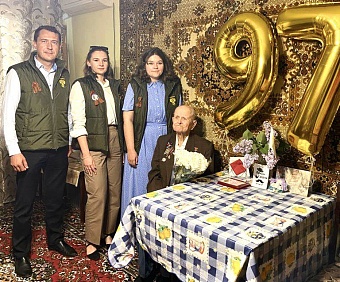 Сотрудники Управления Росприроднадзора по Астраханской и Волгоградской областям поздравили ветеранов Великой Отечественной войны