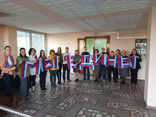 Коллектив Енисейского межрегионального управления Росприроднадзора организовал флешмоб «МЫ ЕДИНЫ» 