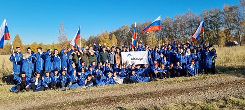 15 октября сотрудники Волжско-Камского межрегионального управления Росприроднадзора приняли участие в высадке саженцев хвойных деревьев