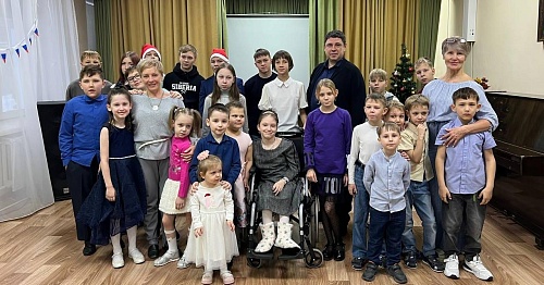 Коллектив Сибирского межрегионального Управления Росприроднадзора поздравил воспитанников детского центра с наступающим Новым годом