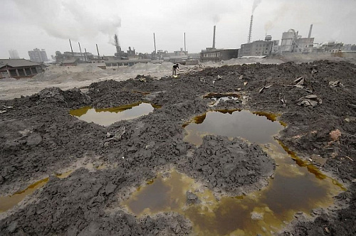 Росприроднадзор оштрафовал ООО «Промотходы» на 200 тыс. рублей за загрязнение земель химическими отходами.