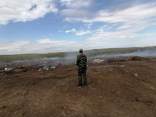 Инспектора Уральского межрегионального Управления выявили пожар на свалке.