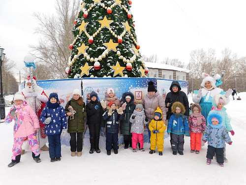 Сотрудники филиала ЦЛАТИ по Алтайскому краю поздравили с Новым годом детей мобилизованных 